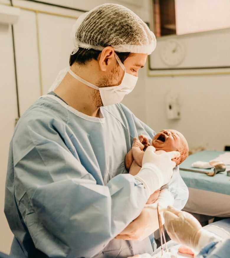 Birth Injury Lawyers in Alpharetta, GA - doctor holding baby with birth injury
