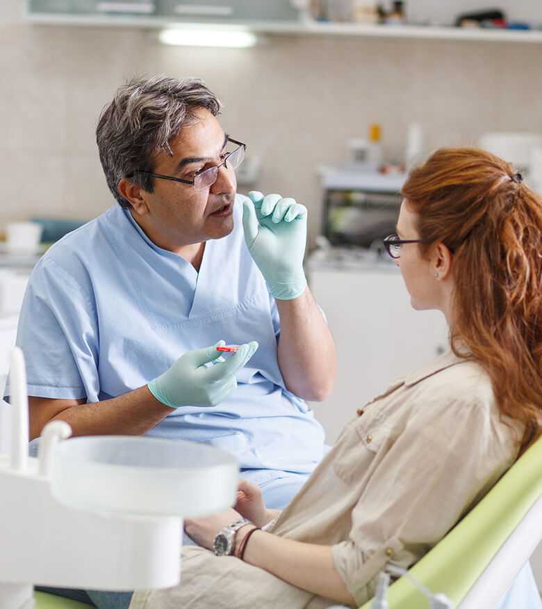 Dental Malpractice Lawyer Los Angeles - Dentist talking to patient