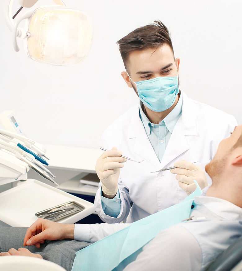Dental Malpractice Lawyer NYC - Doctor with patient at the Dentist office
