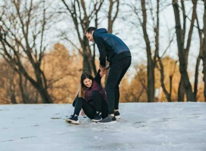 Slip And Fall Lawyers in the Bronx - woman slips on ice
