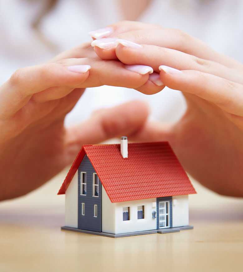 Home Insurance Claim Lawyers in Hilton Head, SC - Person covering small house with hands