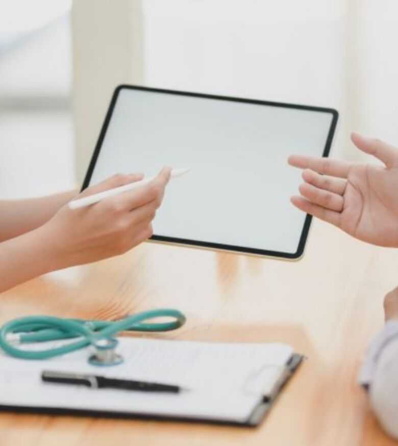 Medical Malpractice Lawyers in Pittsburgh, PA - doctors looking at results on ipad