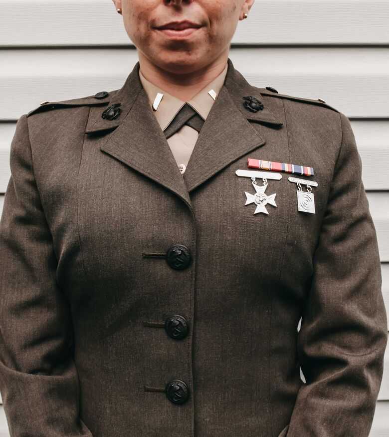 Little Rock Veterans Benefits Attorneys - female veteran in uniform 