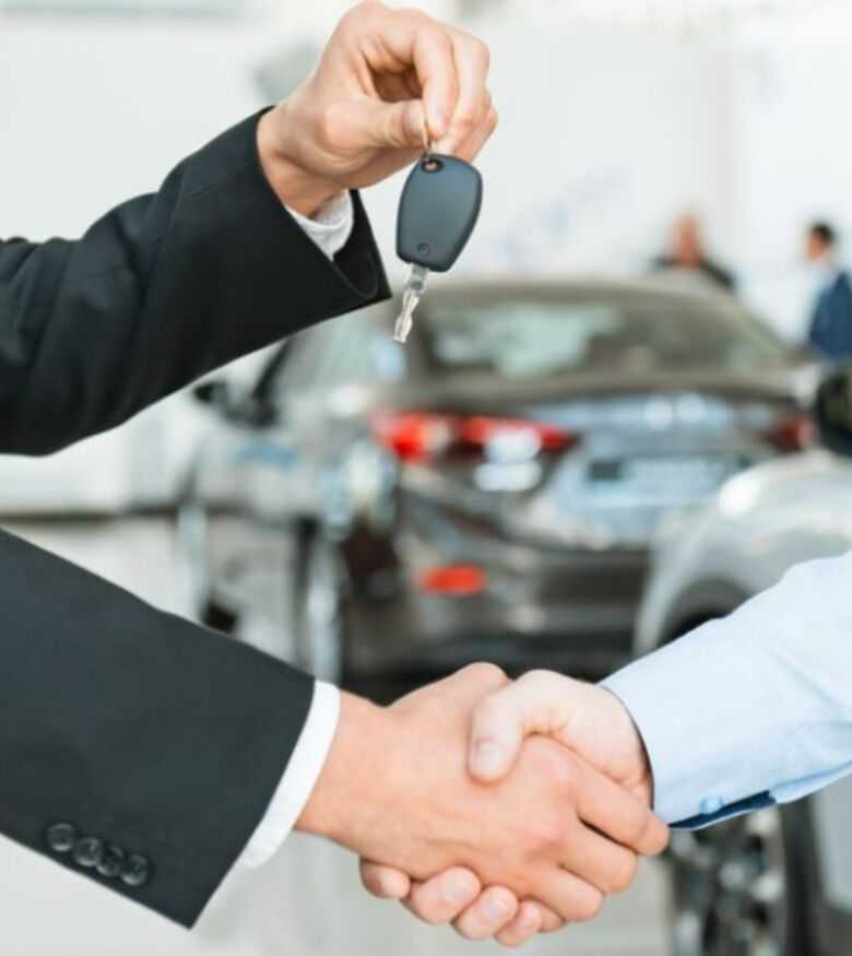 Where Can I Find the Best Rental Car Accident Lawyers in Big Pine Key, Florida - Rental company passing keys to car renter