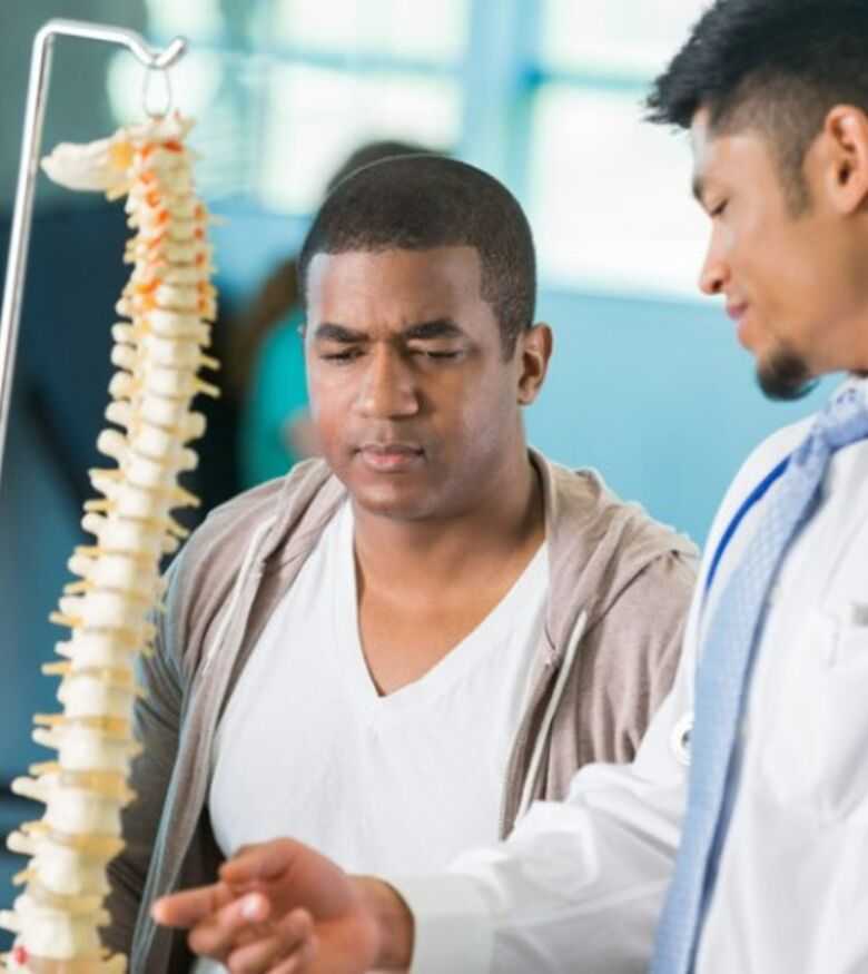 Who Should I Contact for Spinal Cord Injuries in Big Pine Key, Florida - Doctor explaining to patient a spinal cord injury