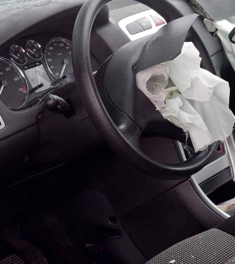 Steering wheel with deployed airbag