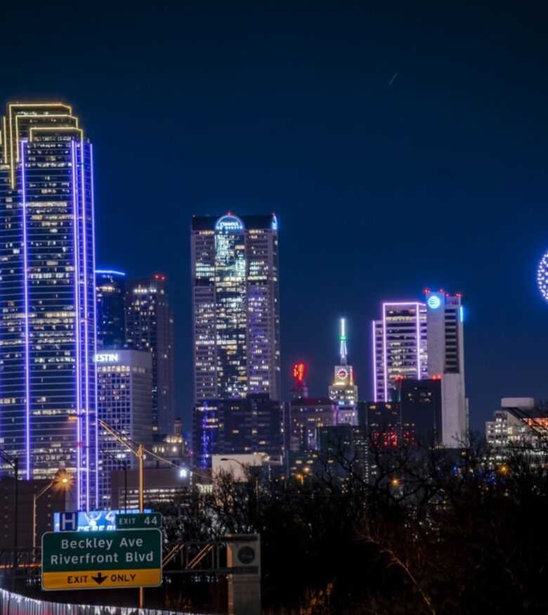 How to Find an Accident Lawyer in the Dallas Area - dallas skyline at night