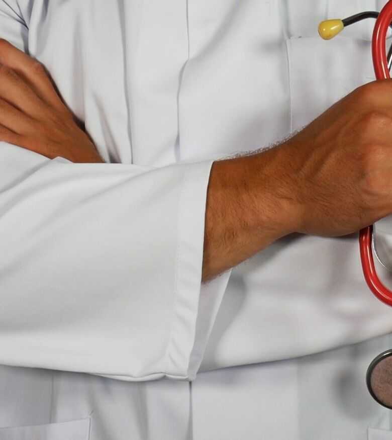 Wrongful Death Lawyers in Alpharetta - doctor holding stethoscope 