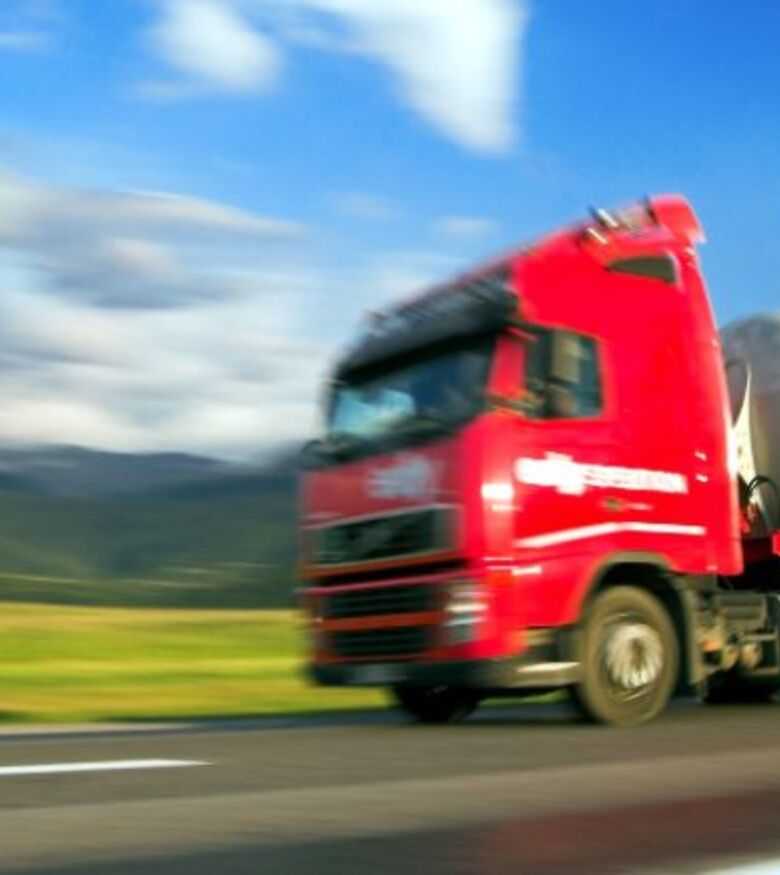 Where Can I Find the Best Truck Accident Lawyers in Pittsburgh - truck speeding on the highway