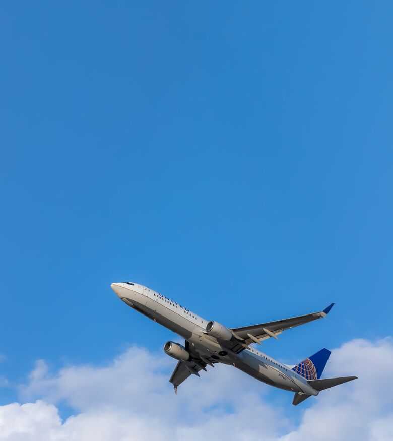 Columbus Aviation Accident Attorneys - airplane flying in the sky