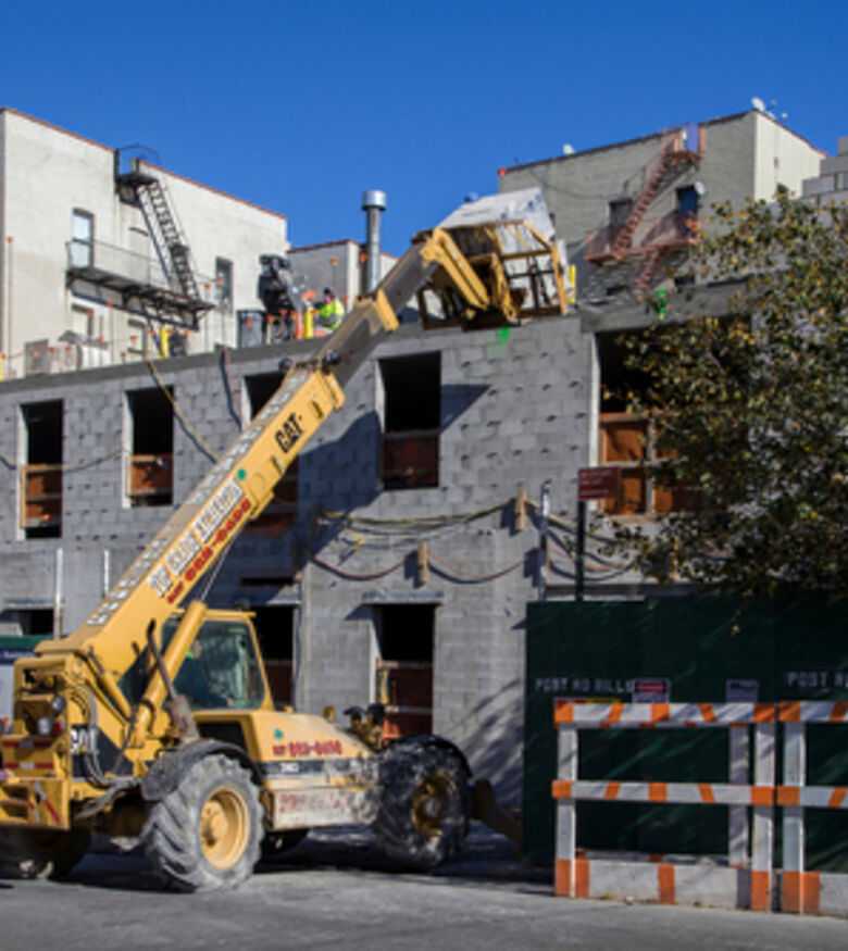 Bronx Crane Accident Lawyer - Bronx Crane at Construction Site