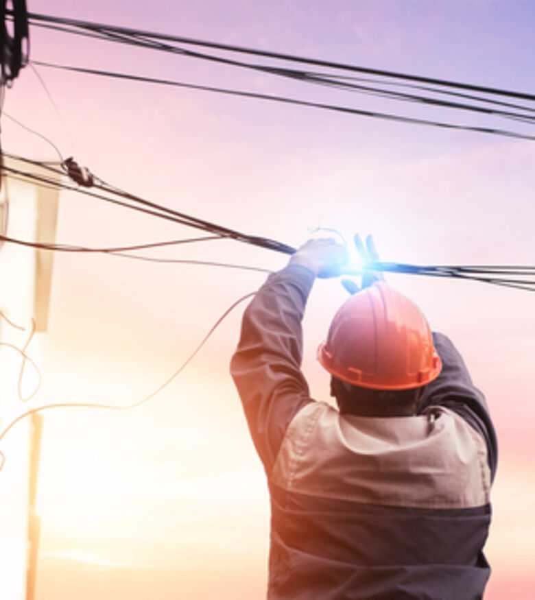 Electrocution Accident Lawyers in New York City - worker near electrical wires