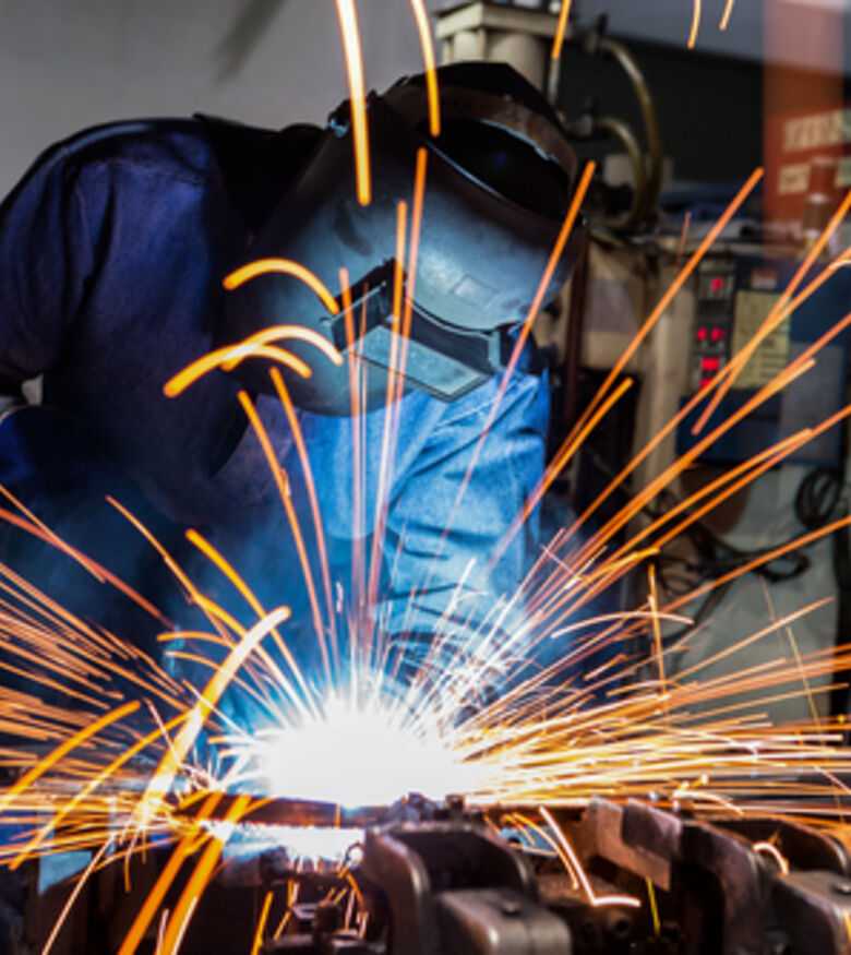 Welding Accidents Lawyer in NYC - Worker Welding