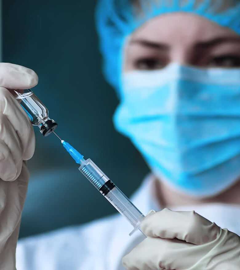 Philadelphia Medical Malpractice Attorneys - Doctor with vaccine