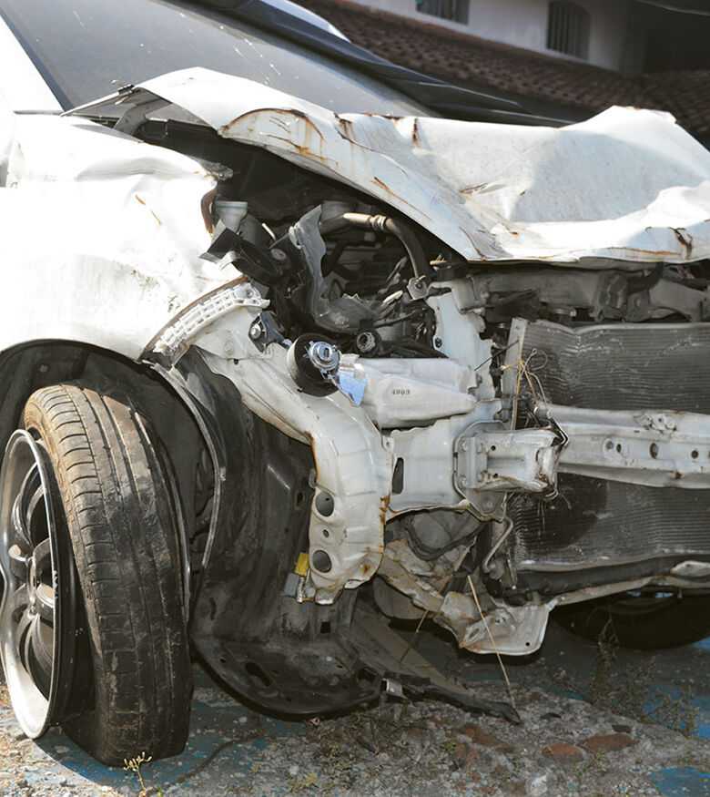 Car Accident Lawyers in Tampa, FL - Car with a lot of car accident damage