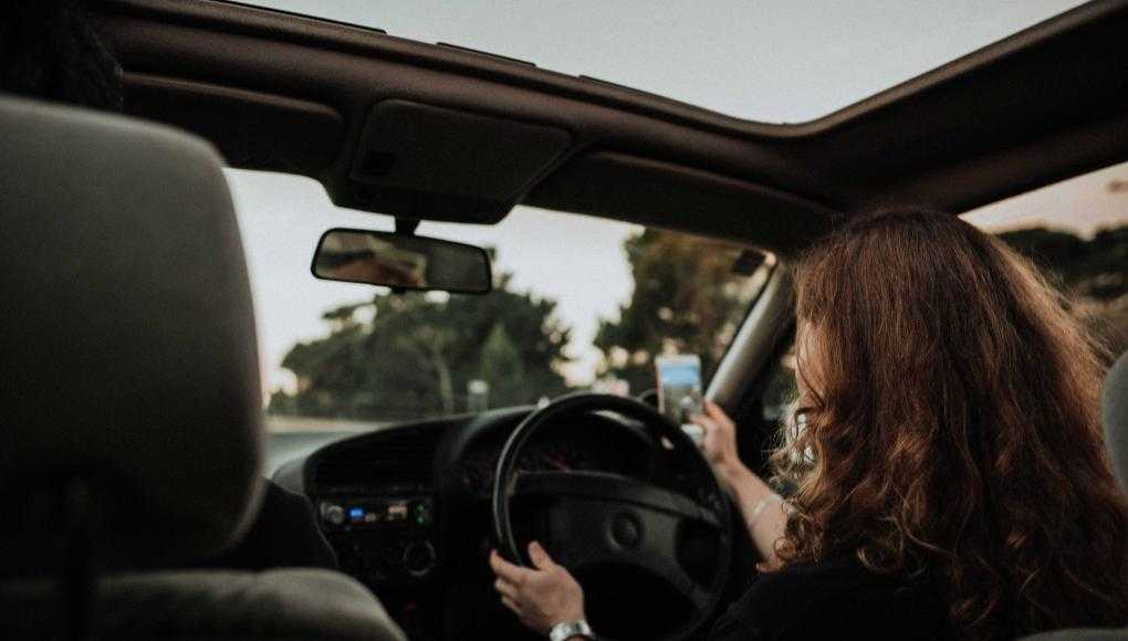 women driving distracted