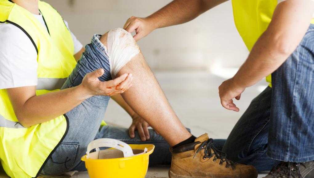 Understanding Personal Injury Protection (PIP) - worker injured his knee