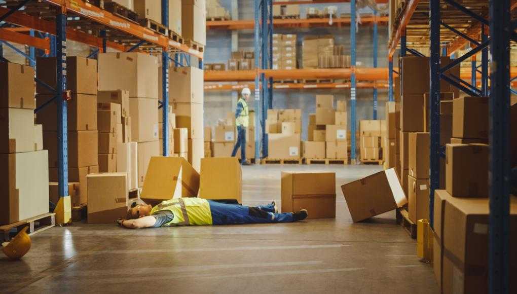 Man fallen in a warehouse