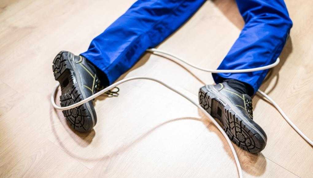 Man tripped over cables