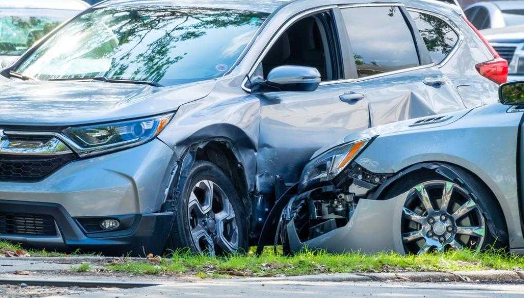 Two cars crashed into each other in a parking lot