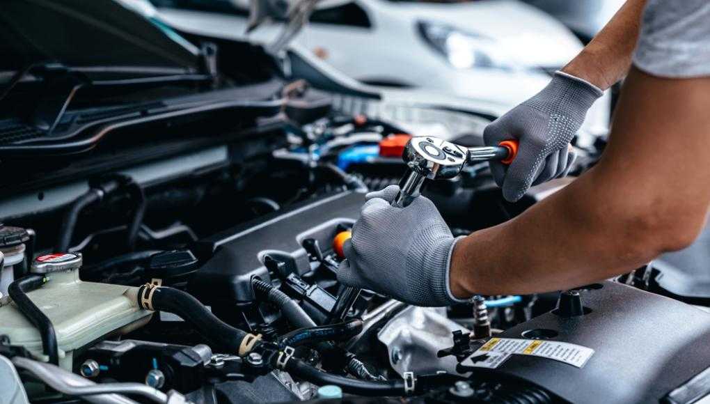 Mechanic fixing a car