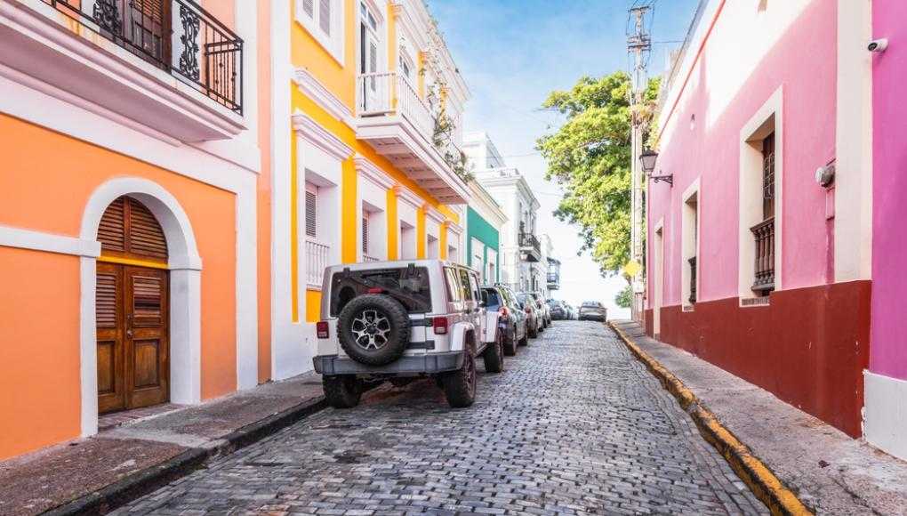 Street with cars in Puerto Rico