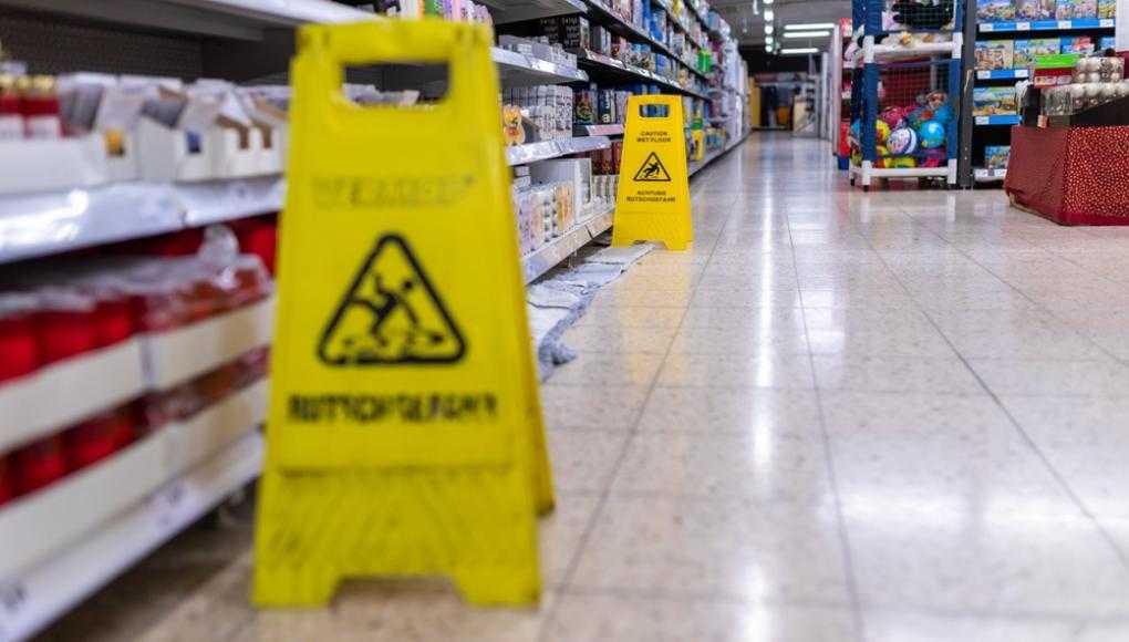 slip and fall sign warning people that it's slippery