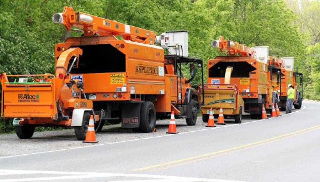 Wood chipper truck