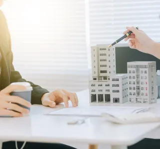 The house and condo sales representatives provide advice and explanations and sign sales or lease contracts according to mutual agreements at the office. Real estate business concept