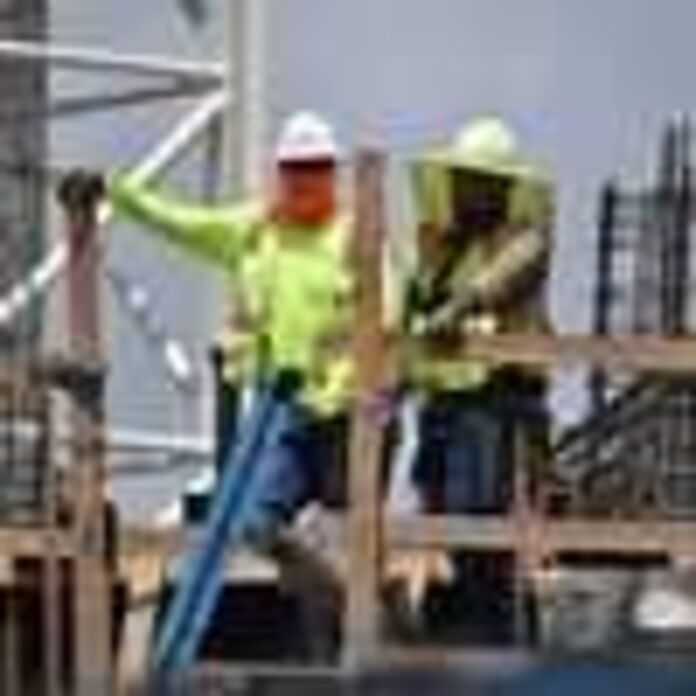 How to Find the Best Workers' Compensation Lawyers in Chicago - workers on construction site