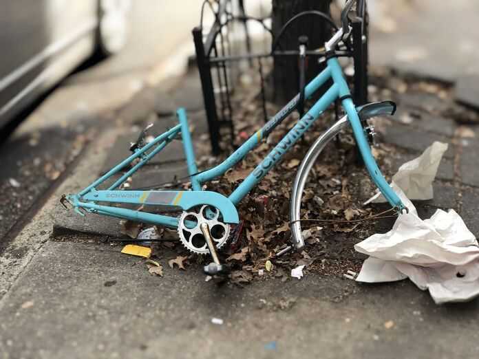 Kissimmee Product Liability Attorneys - broken bike on the sidewalk