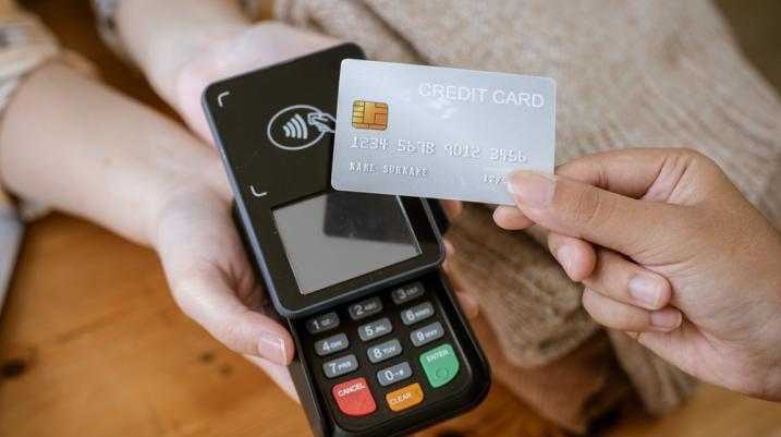 Client swiping their credit card at a store