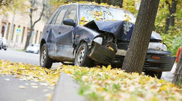 Car crashed into a tree