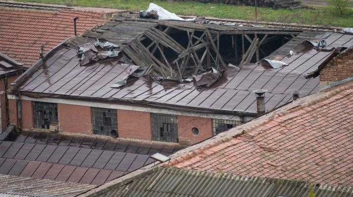 Building with a damaged roof