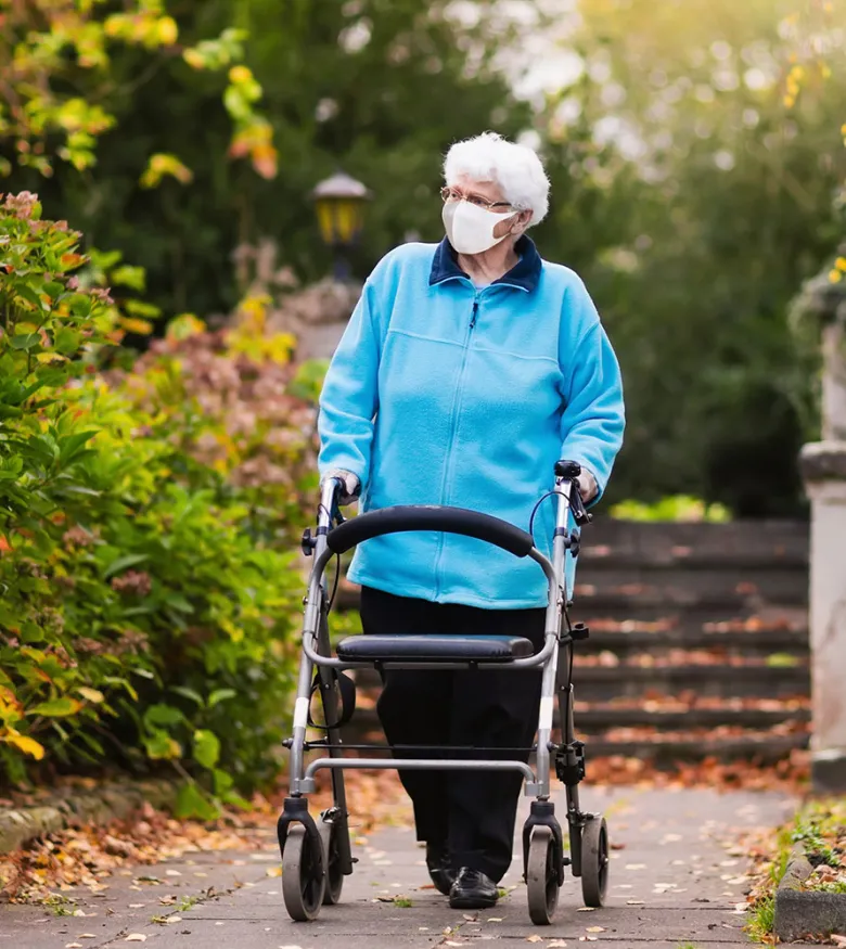 Elderly woman wearing mask