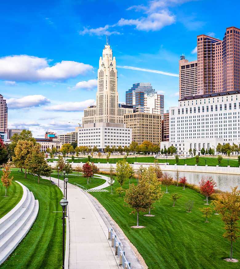 Columbus, Ohio skyline with lush park, epitomizing the advocacy of personal injury lawyers in the city.