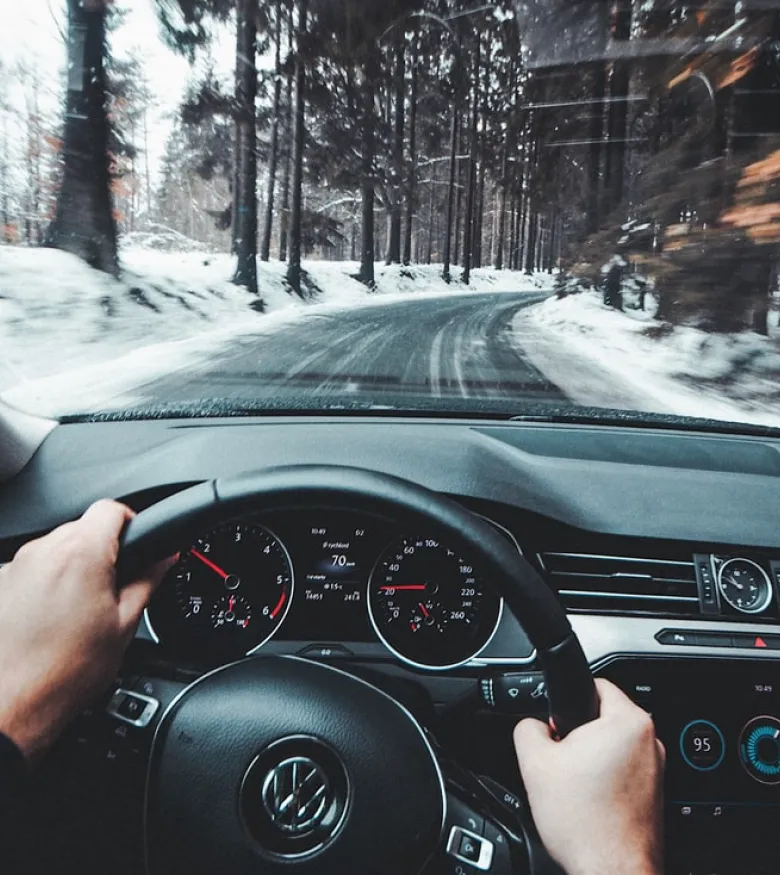 How to Find the Best Car Accident Lawyer in Pittsburgh - driving through icy roads