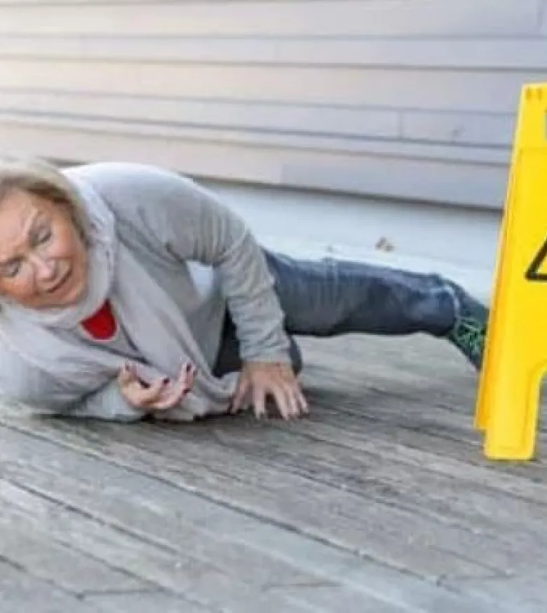 Where Can I Find the Best Slip and Fall Lawyers in Covington - lady slipped on the floor