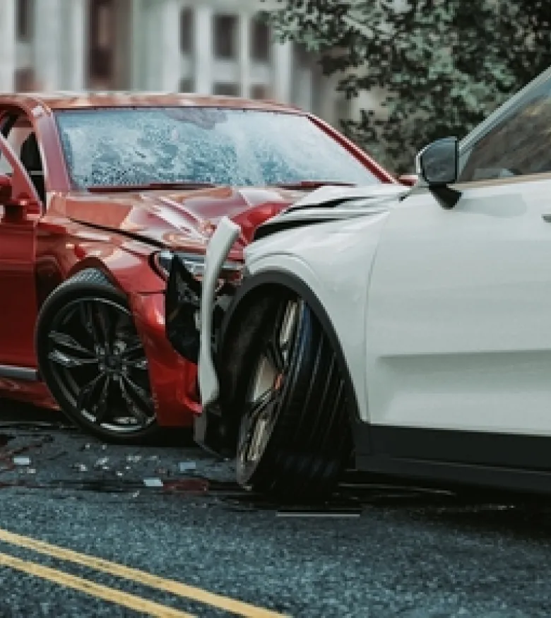 Car collision on a city street highlighting the need for a Car Wreck Lawyer in St. Petersburg