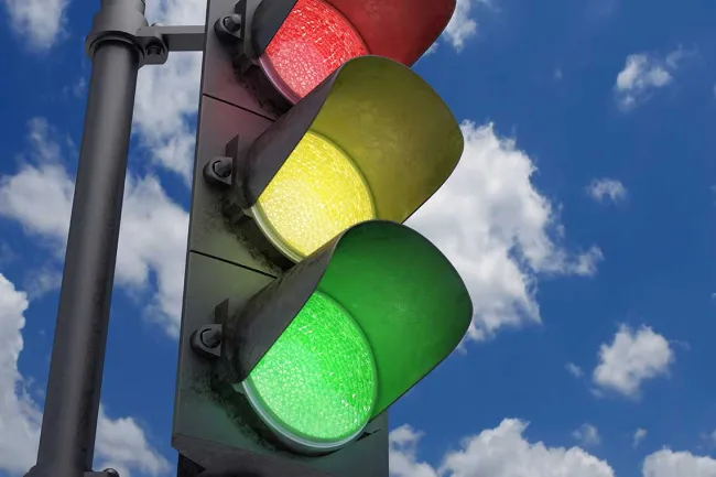 How Can Lakeland Make Its Most Dangerous Intersections Safer? - Traffic Light